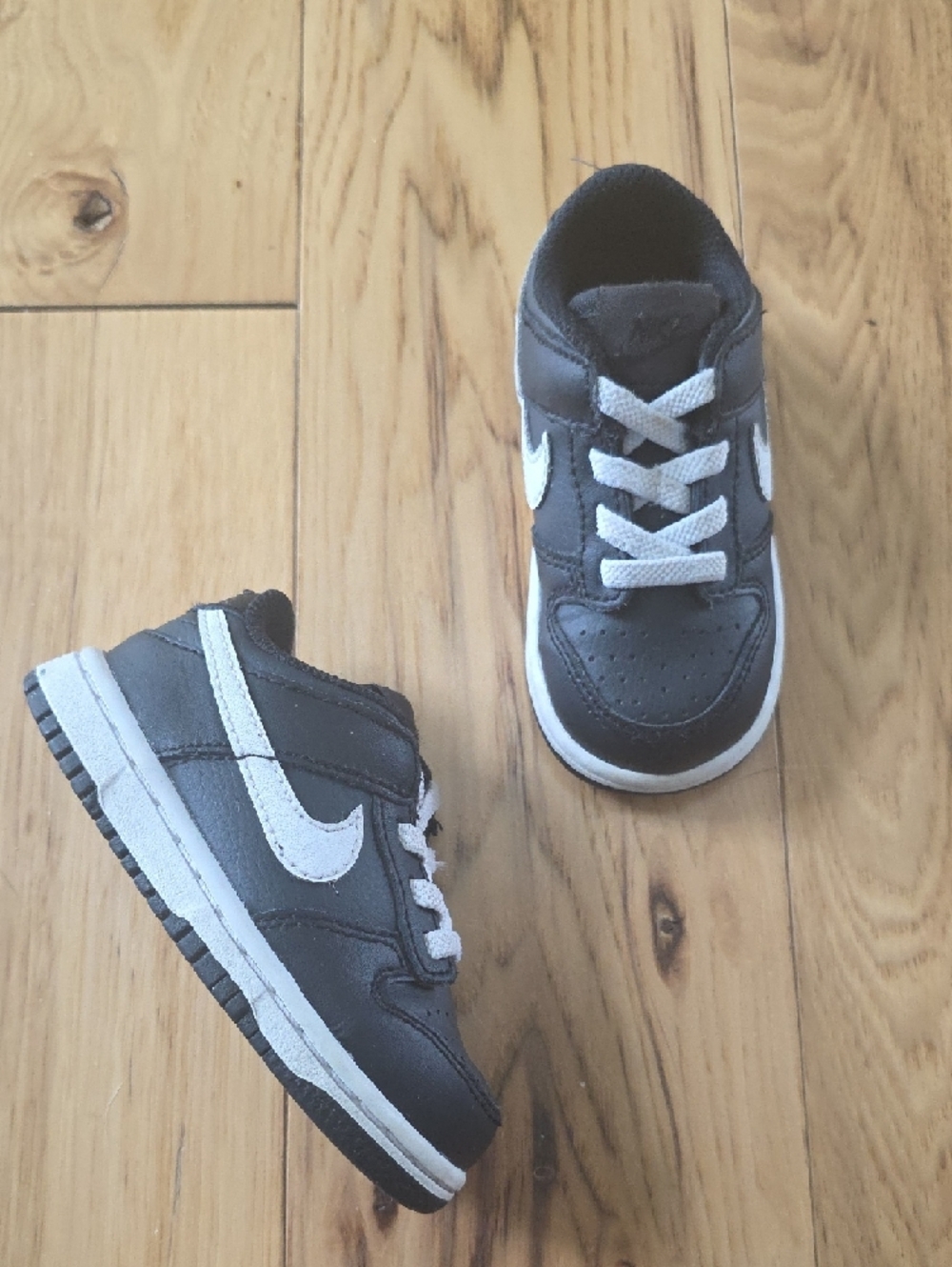 Nike Kids Black and White Low-Top Swoosh Sneakers - Picture 2 of 6